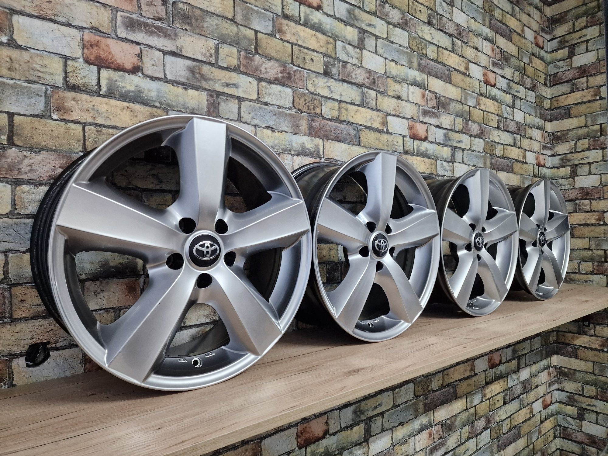 Felgi Aluminiowe 18' 5x114,3 TOYOTA C-HR bZ4X Mirai Prius RAV-4