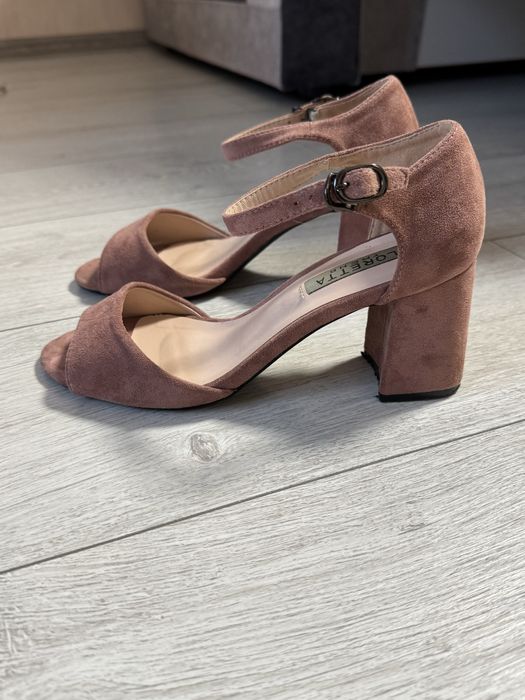 КАБЛУКИ підбори пудрові взуття ідеальні