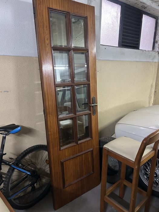 Vendo 2 portas + 2 cadeiras