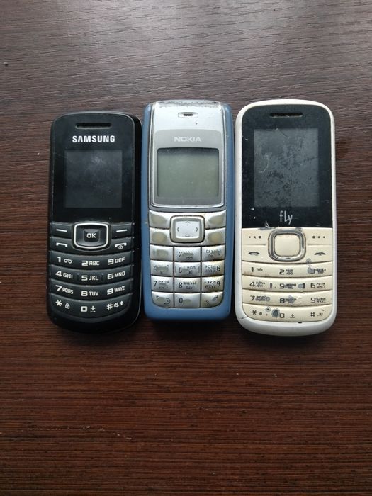 Кнопочоні телефони Samsung E2120 Nokia Fly на запчастини