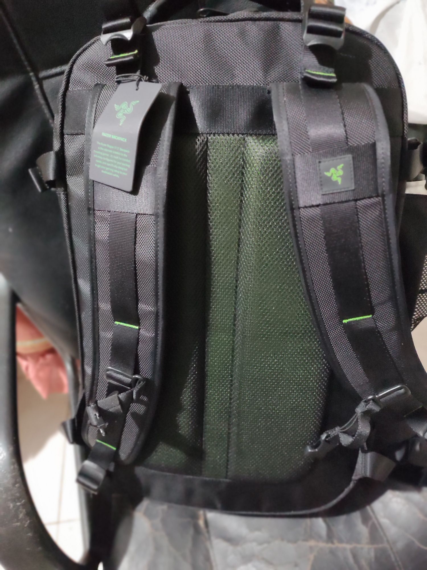 Mochila razer ainda com itiqueta