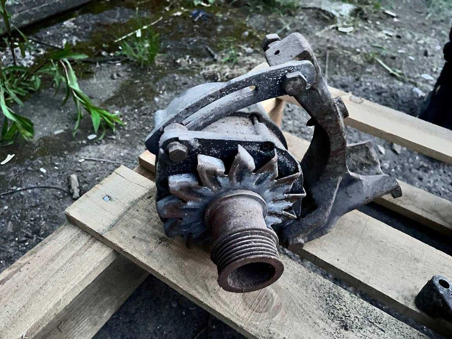 Генератор Vw t3 зі шківом під ручійковий ремень