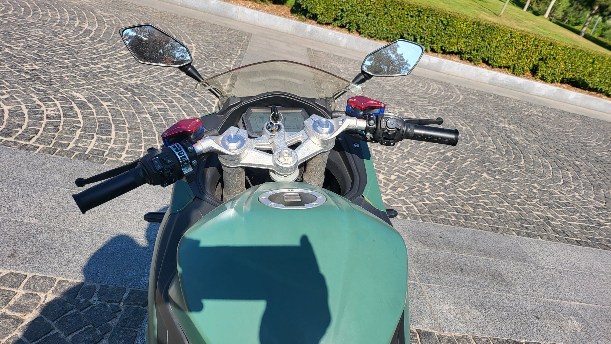 Продам электромотоцикл "Ducati Pinegale"