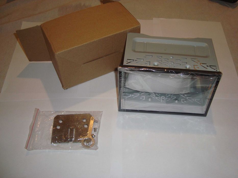 Moldura e Aro Universal para Auto rádio 2 DIN