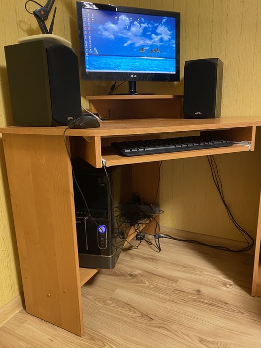 Компьютерный стол , ПК