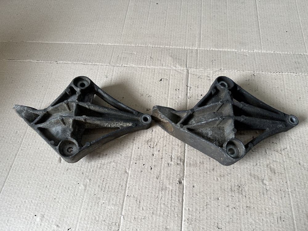 Кронштейн крепление двигателя Opel Vectra B 1.8 16V 2.0 90498429