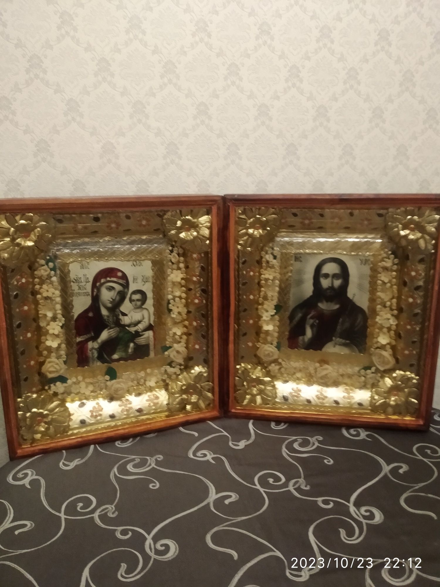 Реаритетні ікони Богородиці та Іісуса Христа
