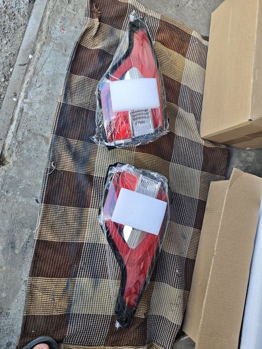 Продам два нових фоняря на Форд ескейп 2016-2019 рік.