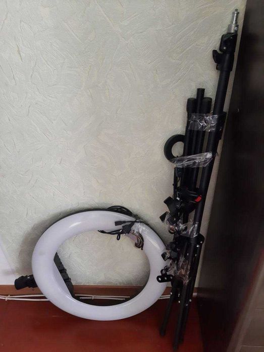 Кільцева лампа для студійного освітлення (фото) + подарунок