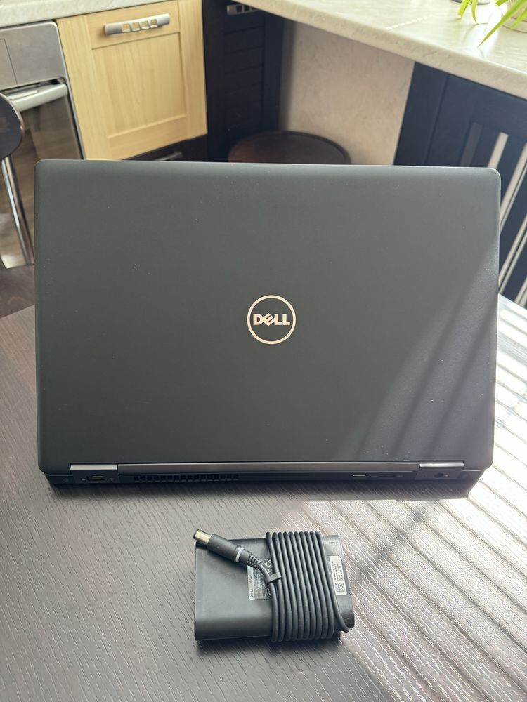 Dell latitude 5580 FHD/ i5-6440HQ/ 8GB DDR4/ 256GB SSD/Batt 22%