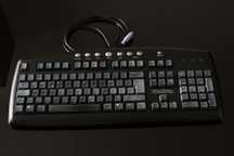 Teclado Logitech com ficha PS/2 - preto