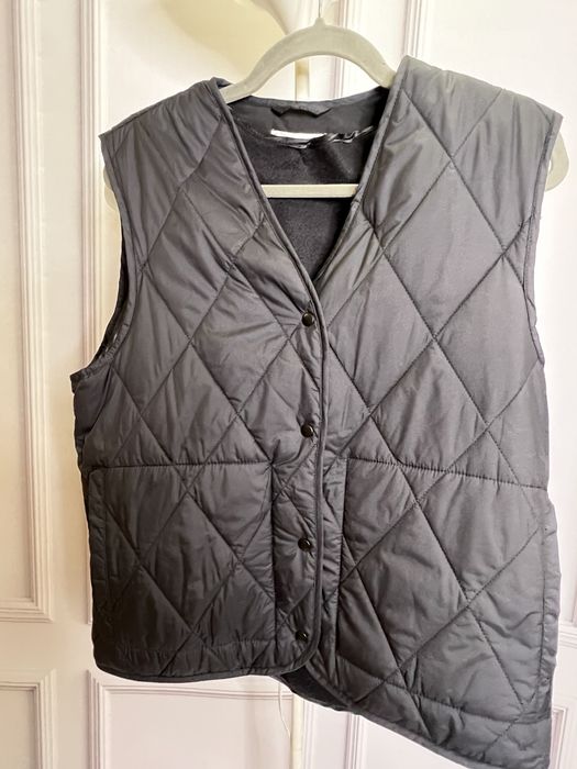 Жилетка стьобана, чорна з утепленням. Hm, s-m