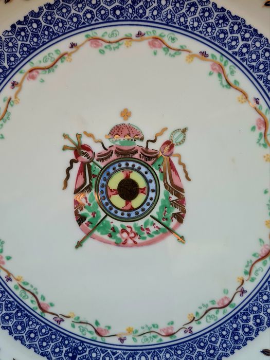 Prato Brasonado em porcelana