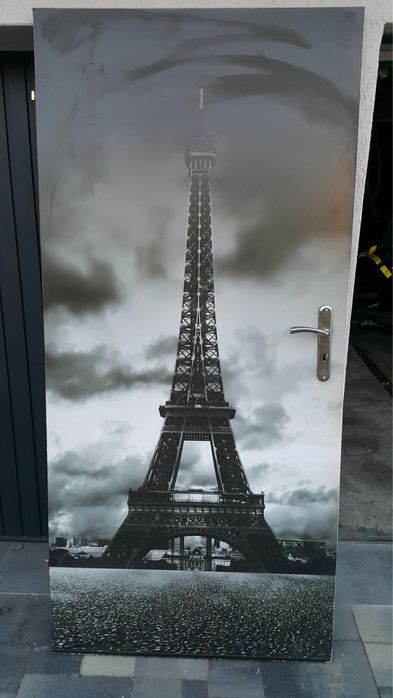 Drzwi wewnetrzne z futryną.