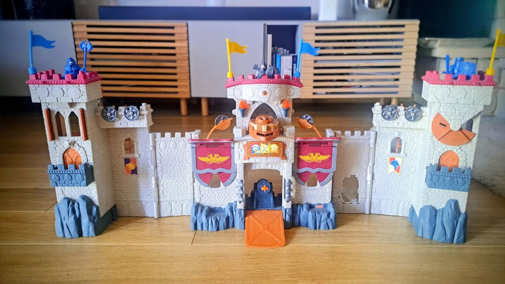Zamek Fisher Price imaginatex świecący i gadający