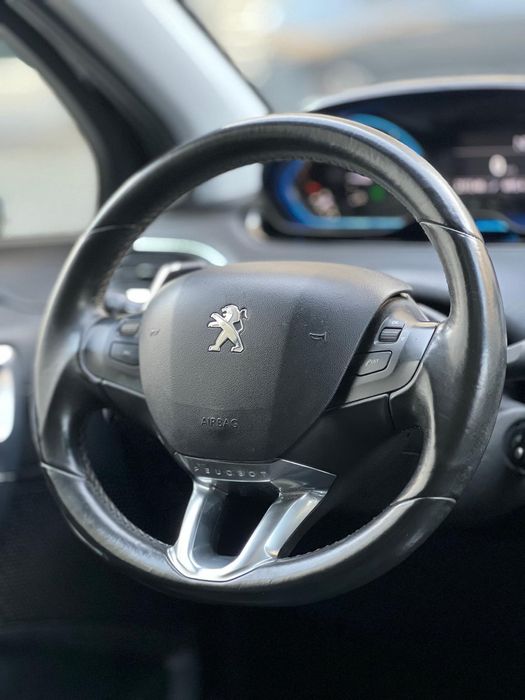 Peugeot 2008 1.6 e-HDI Alure 2-Tronic
