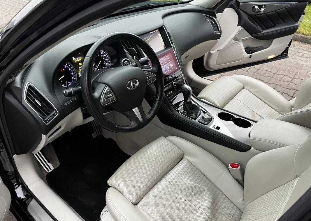 Infiniti q50 2015 року