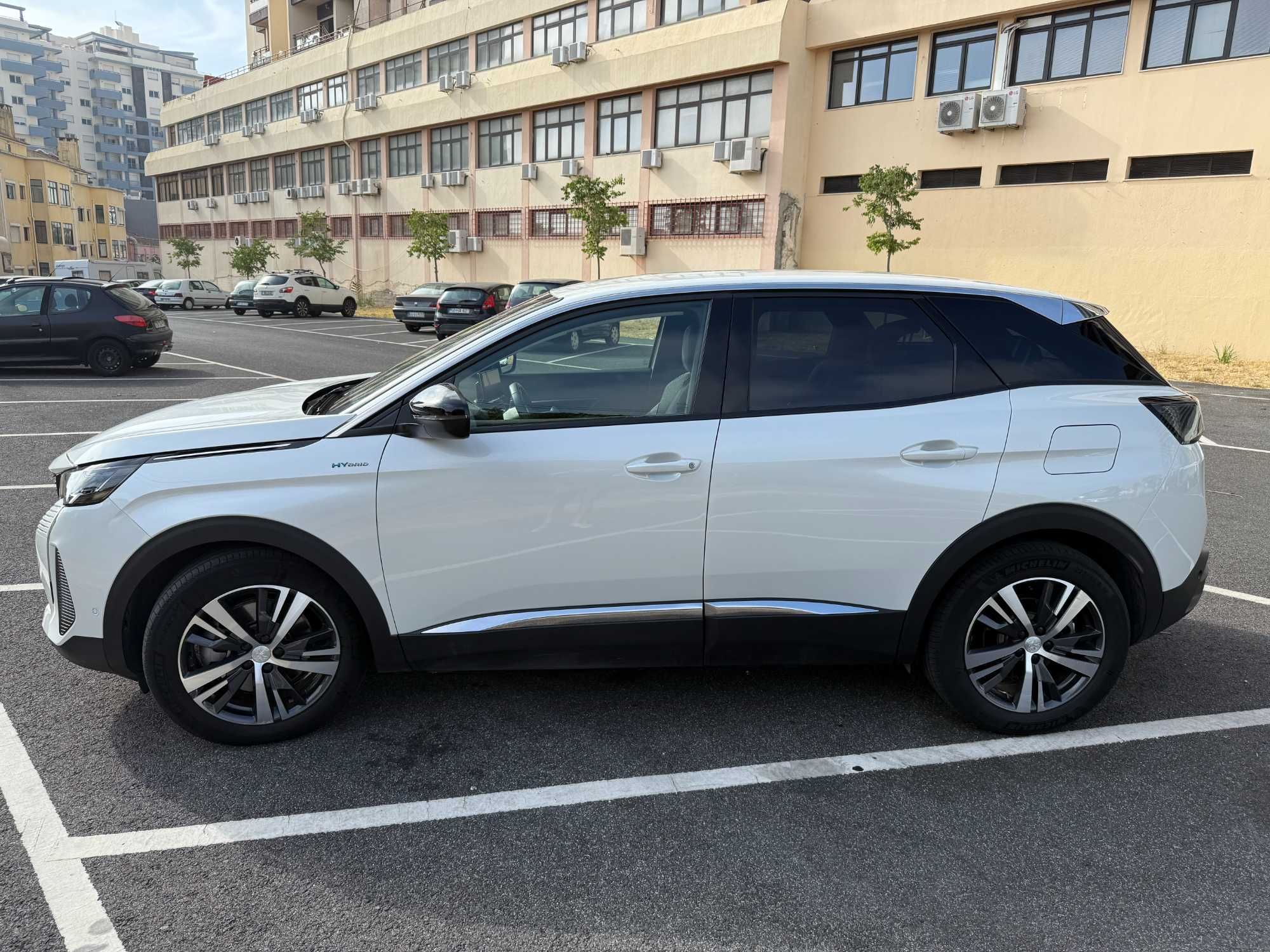 Peugeot 3008 Hybrid Allure Pack 2023 • 225cv • Plug-in • 22.800km