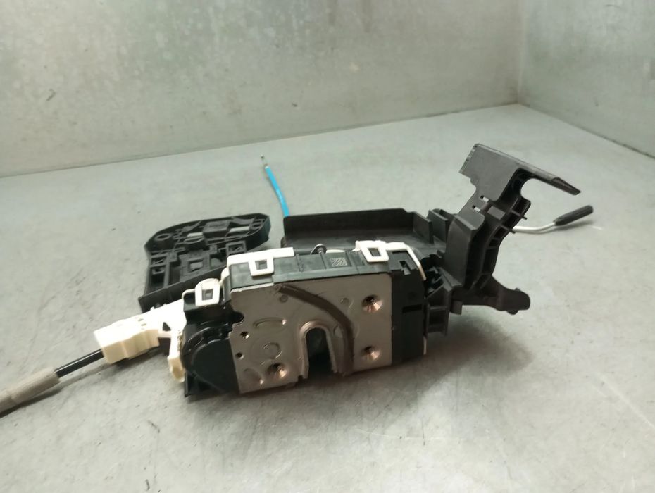 Fechadura / fecho porta frente esquerdo MERCEDES-BENZ Classe A (W176)