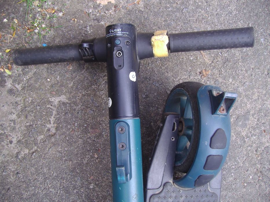 Электросамокат 36v (колеса 8" 200/50) привезен из Германии (рабочий)