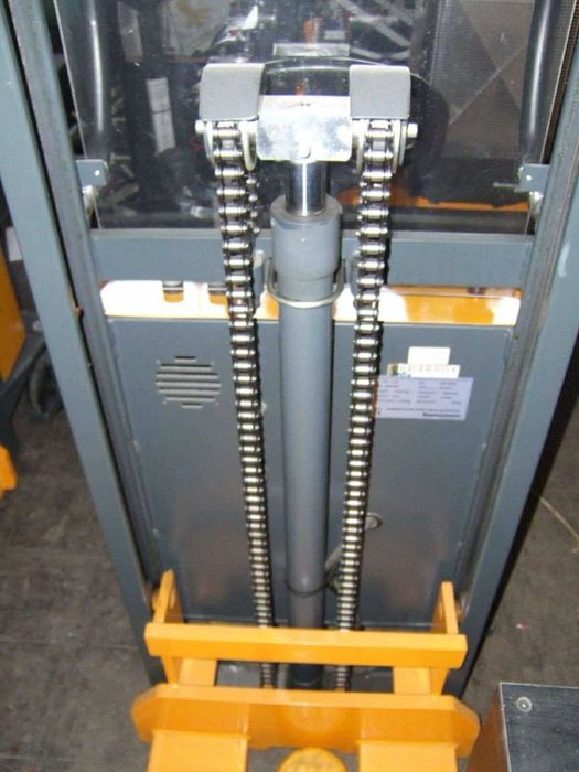 Nowy elektryczny wózek podnośnikowy paleciak masztowy Jungheinrich