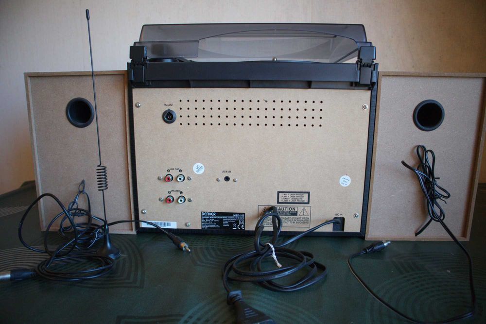 Aparelhagem Denver: leitor cartão SD, USB, k7, CDs, rádio, gira-discos