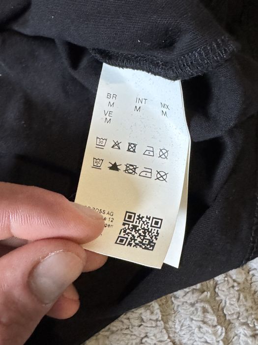 Продам чорну футболку від Hugo Boss в м розмірі