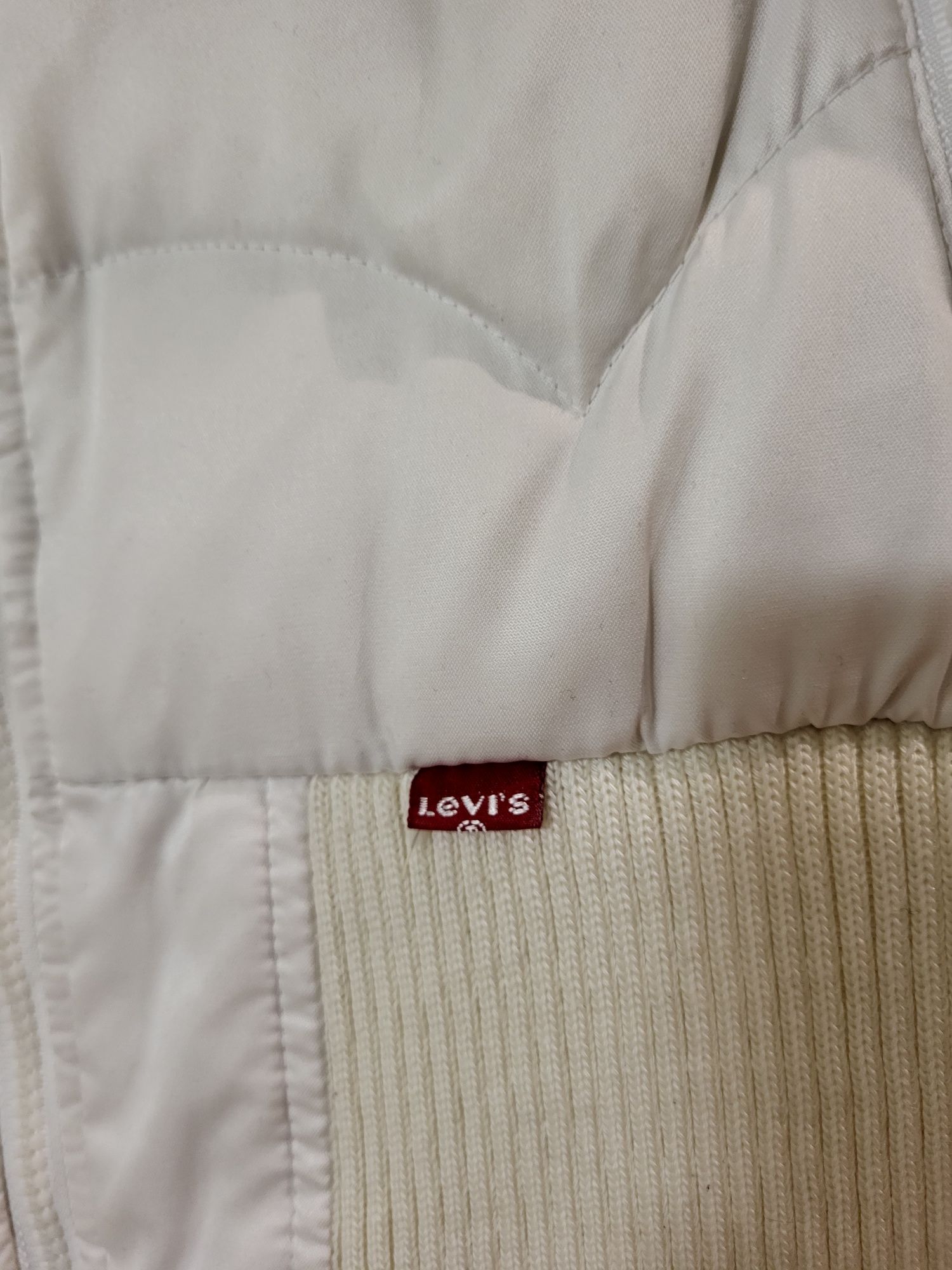 Продам куртку пуховик Levis