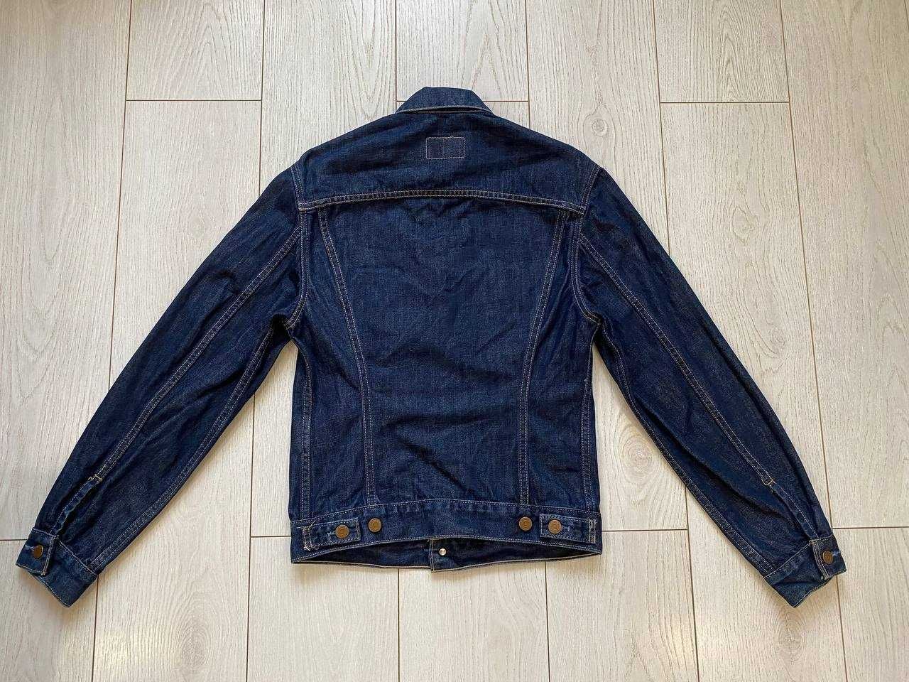 джинсова куртка Levi's
Unisex
розмір S-M