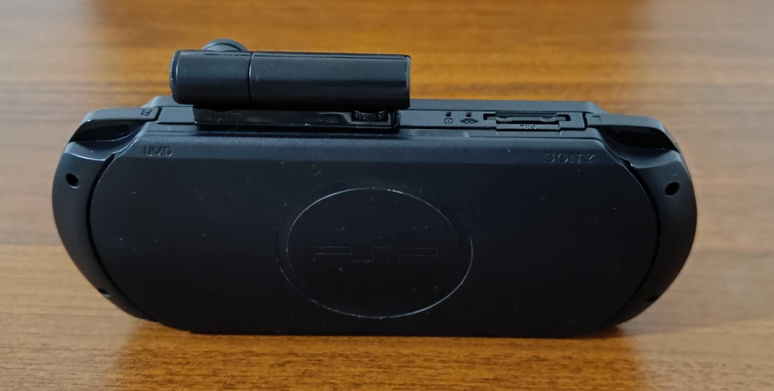 PSP-E1004 + 4 gry + Kamera + Karta Pamięci 8GB + Pokrowiec