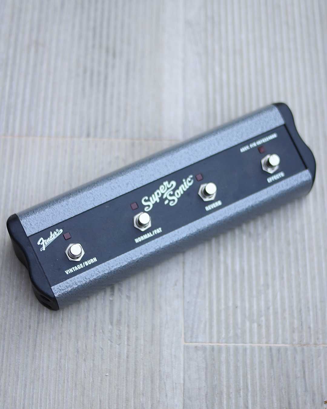 Vendo pedal Footswitch Fender Super Sonic 22