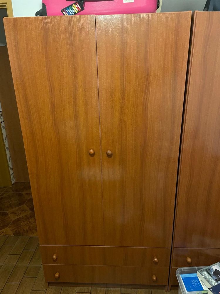 Roupeiro + Mesa de Cabeceira