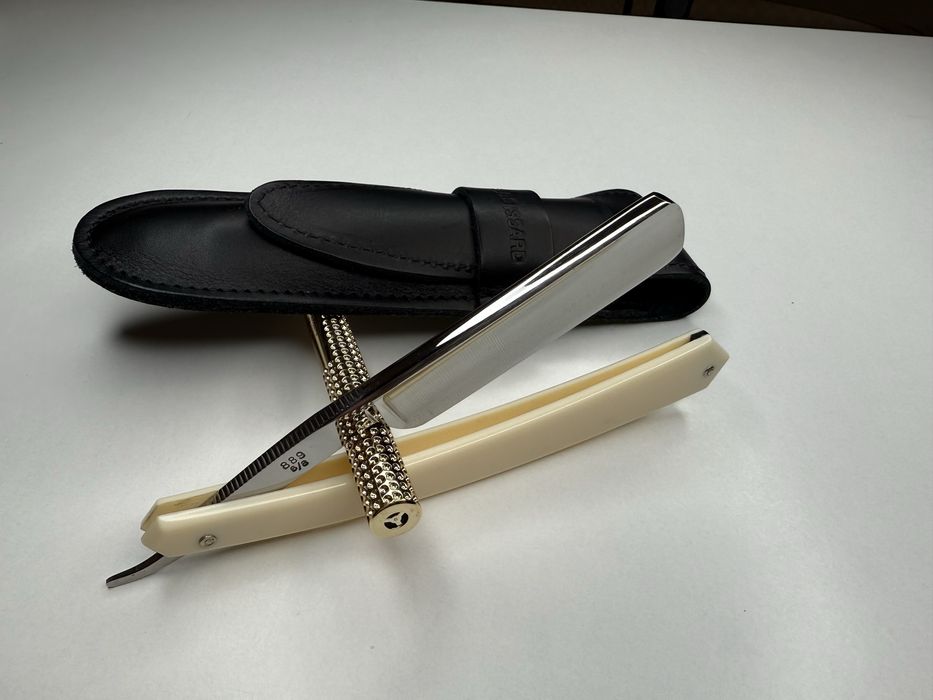 Опасная небезпечна бритва