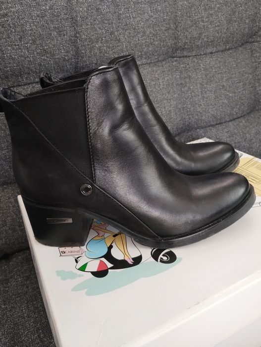 Skórzane botki Carinii 36