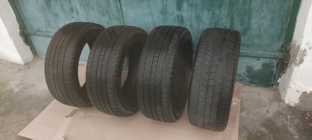 Шини зимові 235/45/R18