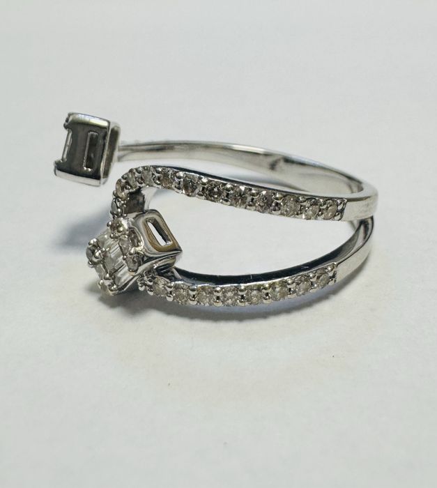 Золотое кольцо с бриллиантами