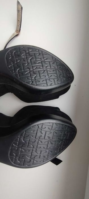 Замшеві чорні туфлі 38 розміру