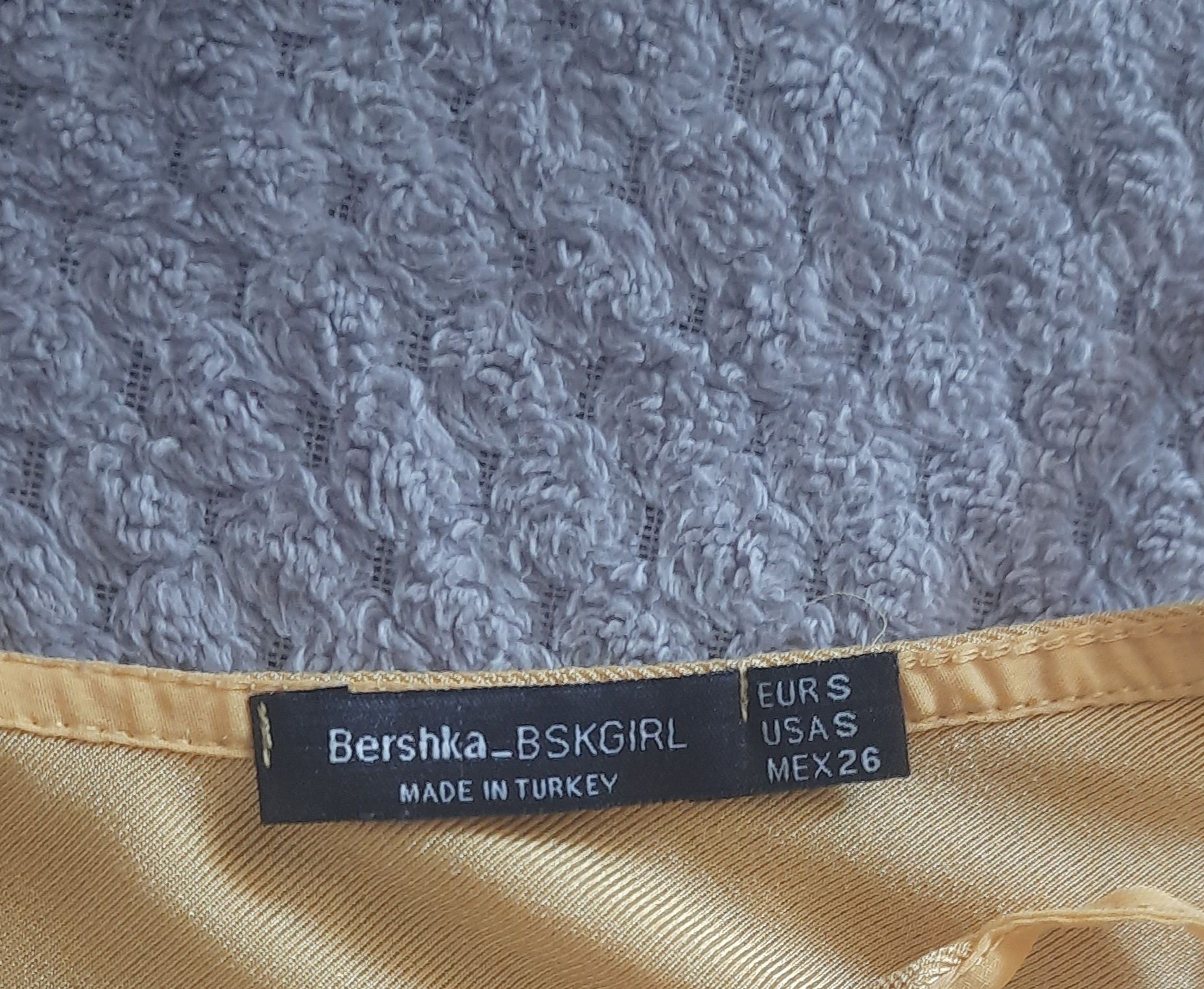 Топ Bershka      .