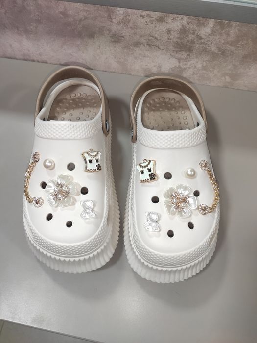 Кроксы женские с джибитсами