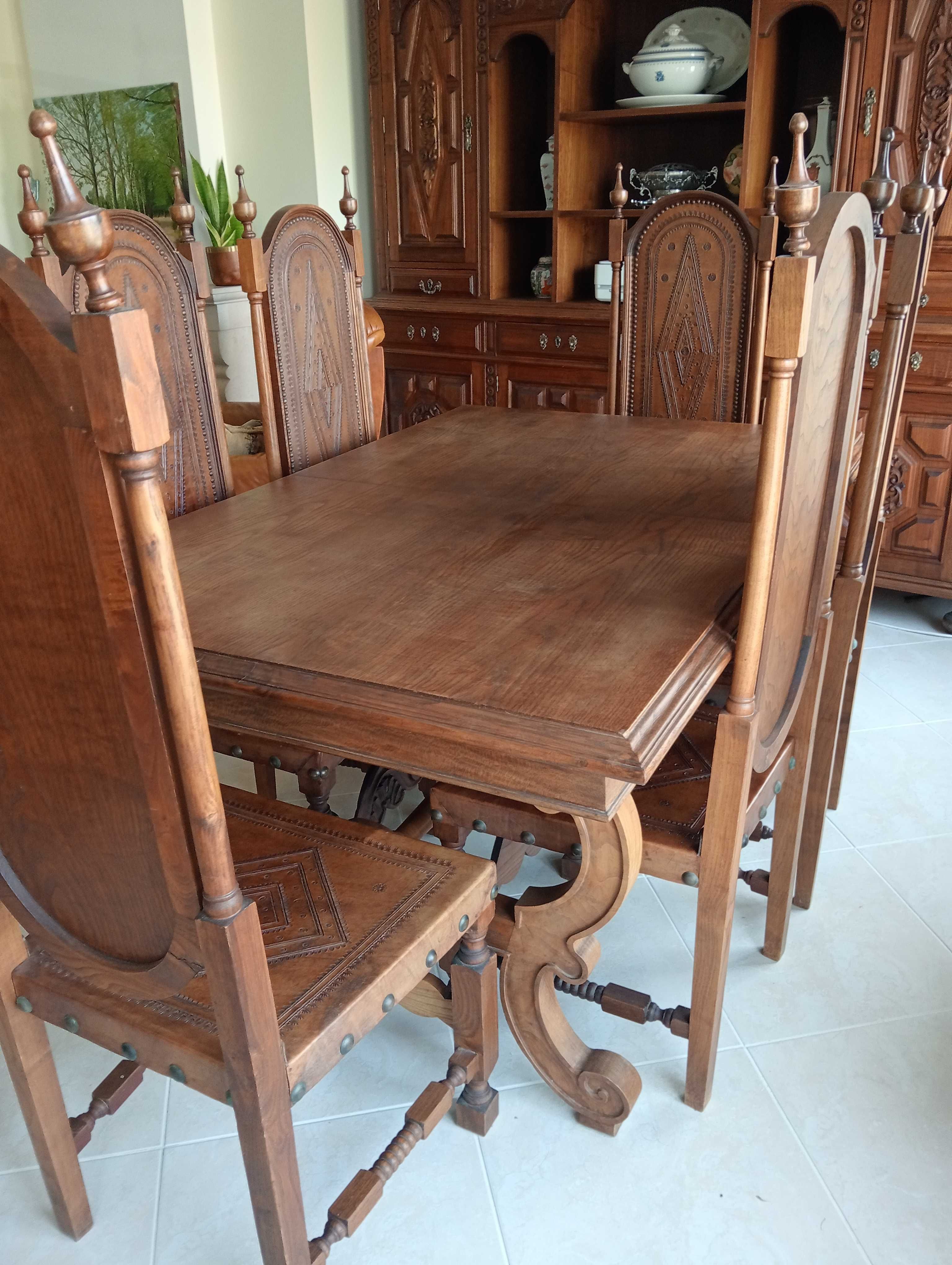 mesa sala jantar e cadeiras madeira mogno