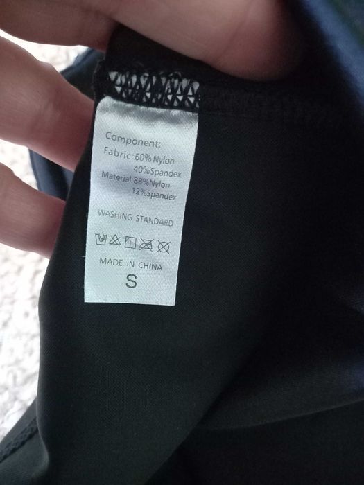 Спортивная майка.спереди утяжка  на крючках.размер S