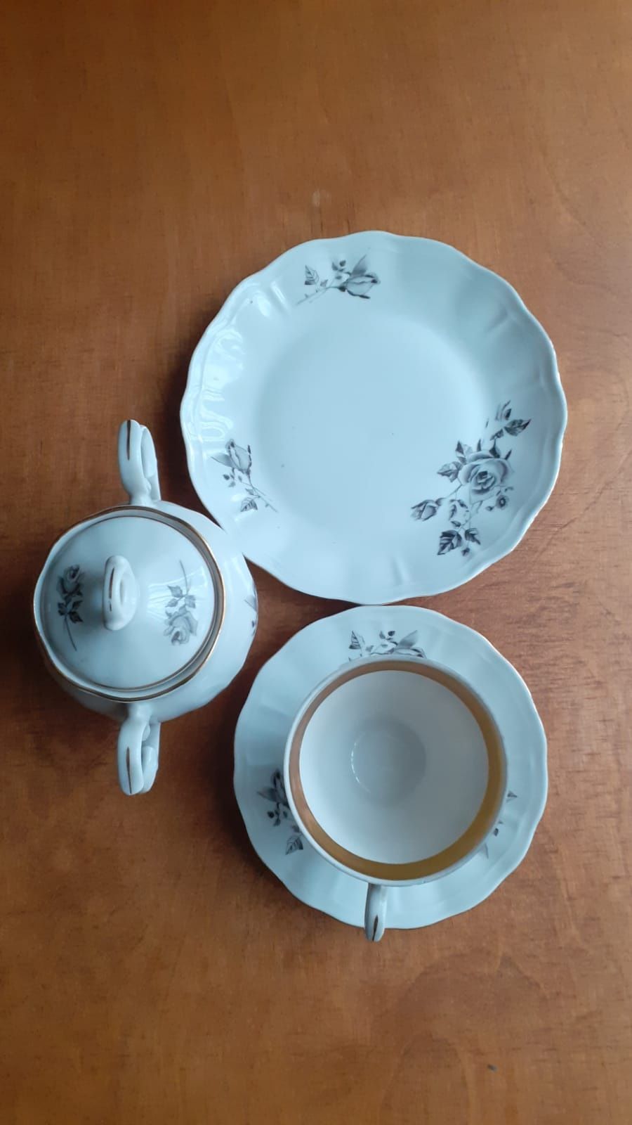 Ćmielów porcelanowy zestaw do herbaty z talerzykami i cukiernicą