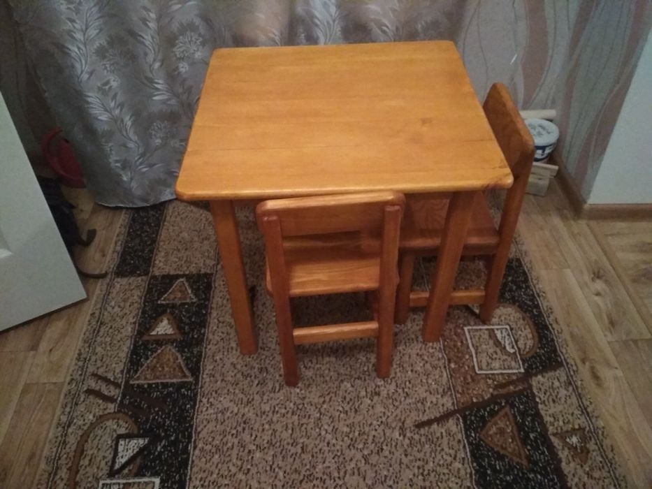 Дитячий стіл та стілець з натурального дерева