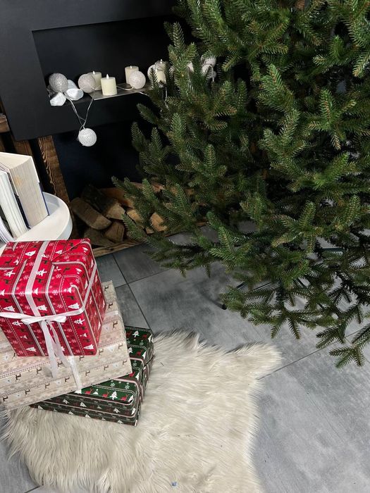 ялинка Віденська лита зелена 2,1м. в коробці