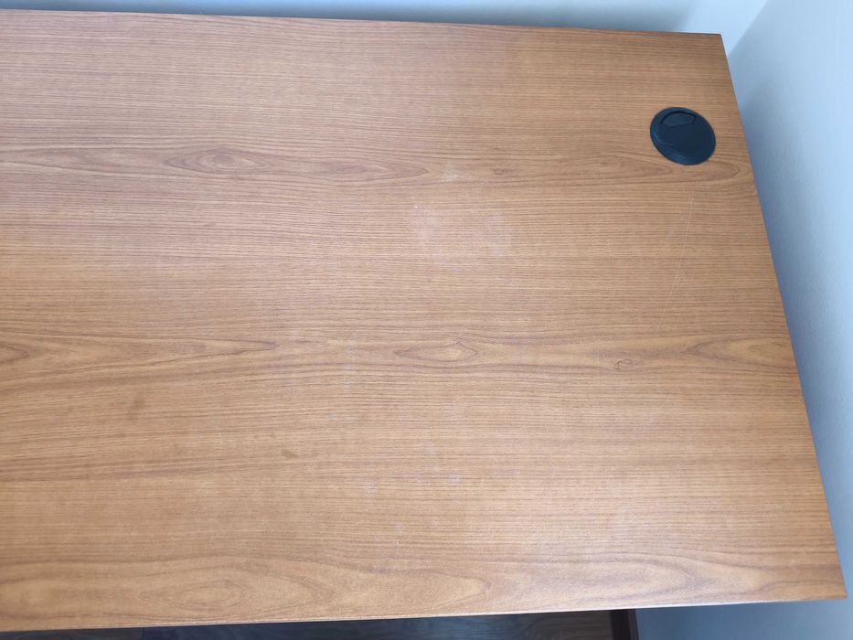 Biurko 120x60 cm z wysuwaną półką