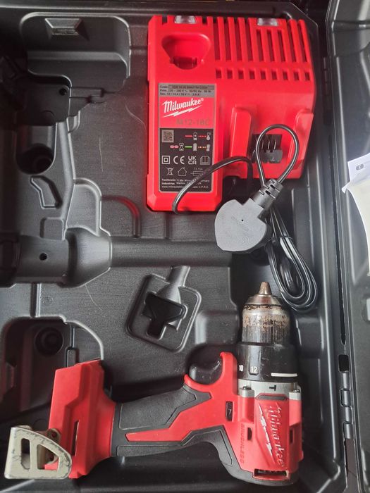 Sprzedam wiertarke udarowa milwaukee 18v