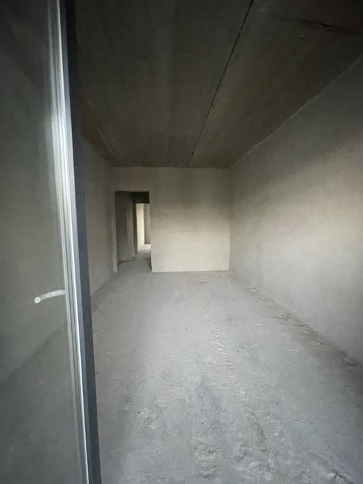 Готовий до ремонту 3-х кімннатний сирець біля міського озера