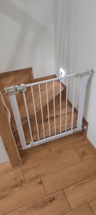 Bramka na schody przeciw dzieciom