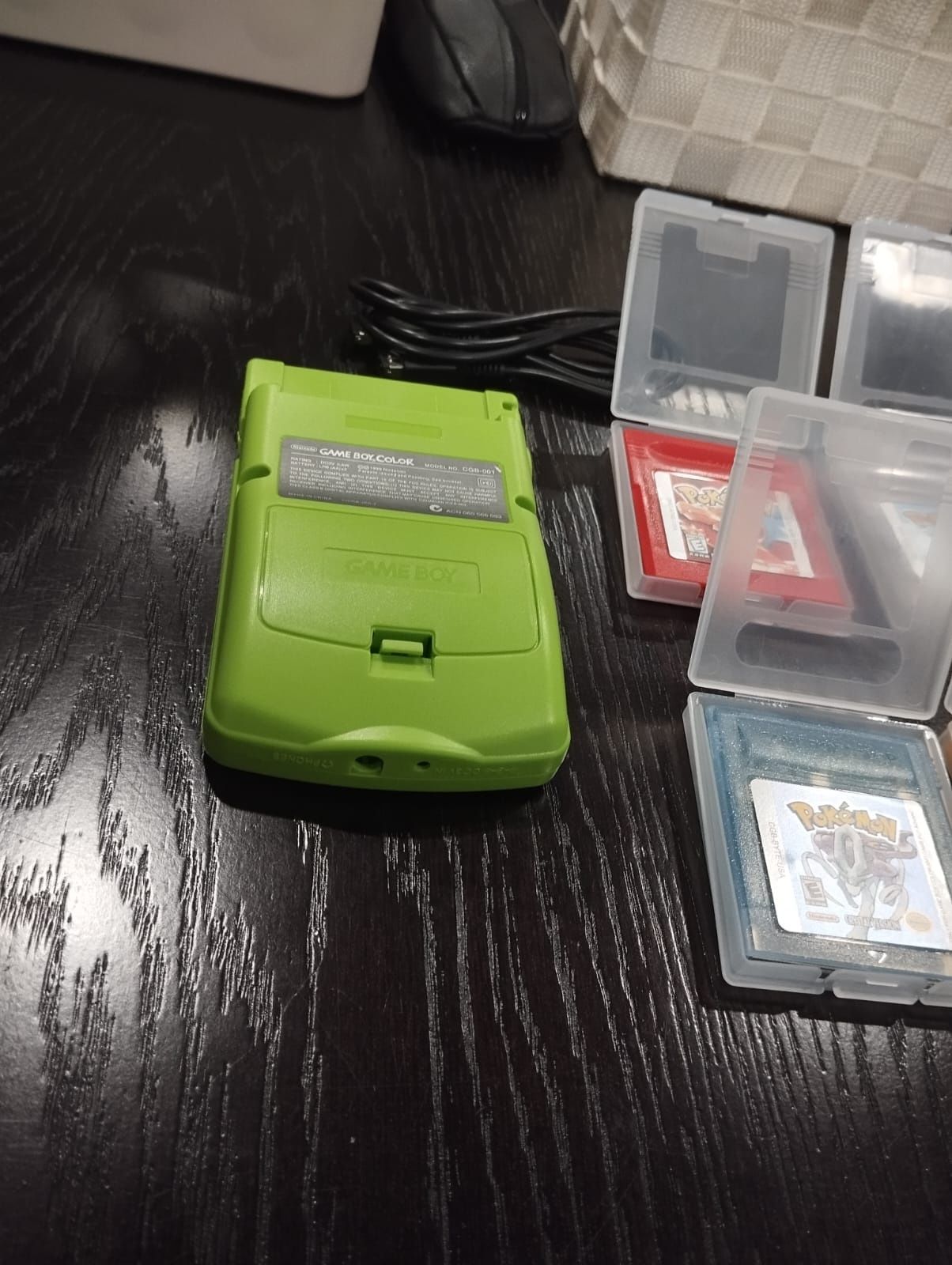 Conjunto Gameboy Color verde com 7 jogos Pokémon e cabo link