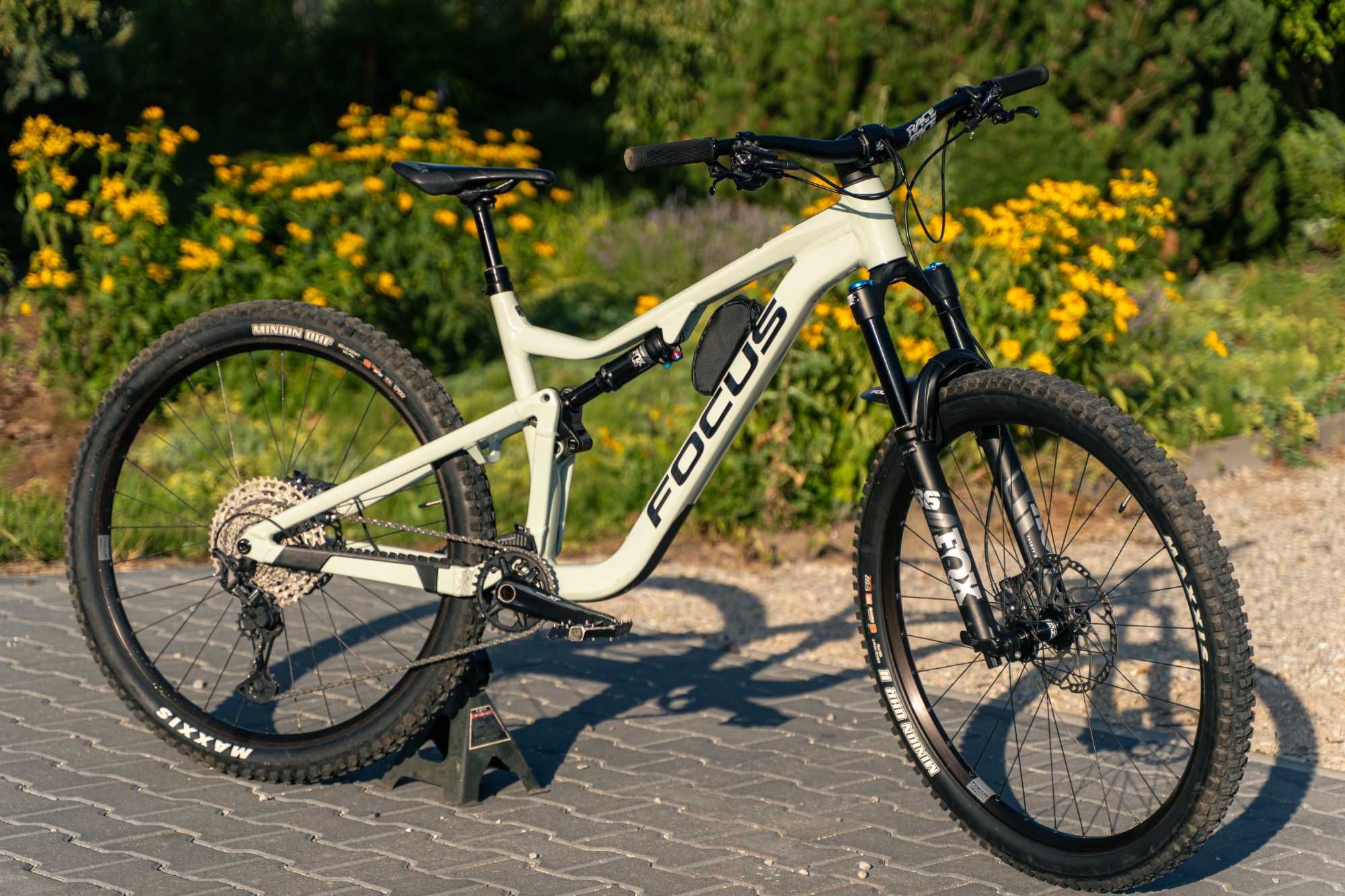 Focus Jam 6.9 2022 (Fox 36, Shimano deore xt, novatec, race face)